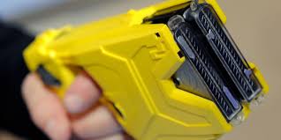 Oran : La police saisit 8 armes électriques "Taser" 