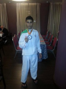 Karaté : Ali Allouche, vice-champion du monde en 2013, lutte contre un cancer à Chelghoum-Laïd