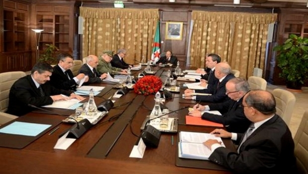 Chute des prix du pétrole : Bouteflika préside un conseil restreint
