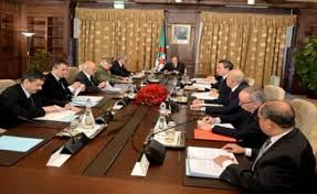 Bouteflika préside un conseil restreint consacré aux wilayas du Sud et des Hauts Plateaux