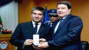L'Espagne décore Abdelghani Hamel de la médaille d'Argent du Mérite Policier