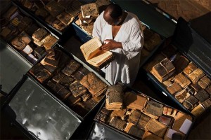 Mali: les manuscrits de Tombouctou, joyaux de la culture islamique, tardent à retrouver leur écrin