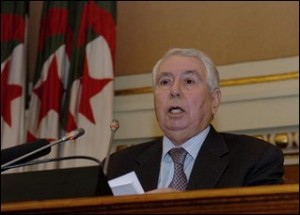 Bensalah s’affirme en chef du RND et règle ses comptes avec La CNLTD et le FFS