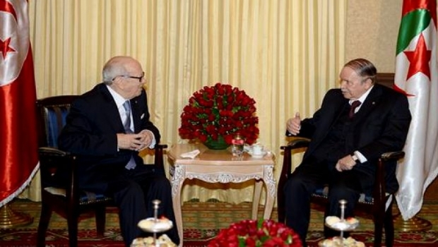 Bouteflika s'entretient avec son homologue tunisien