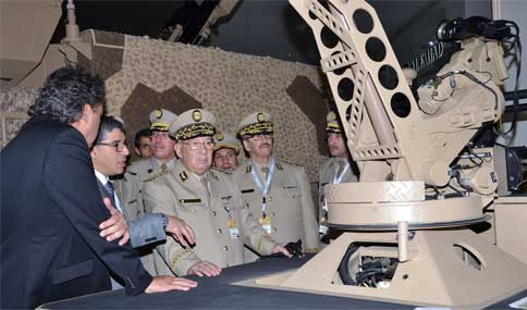 Gaid Salah au salon International de Défense aux Emirats Arabes Unis