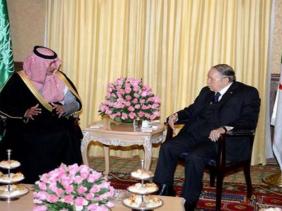 Bouteflika reçoit le prince Saoud Ben Mohamed Abdallah al-Fayçal al-Saoud