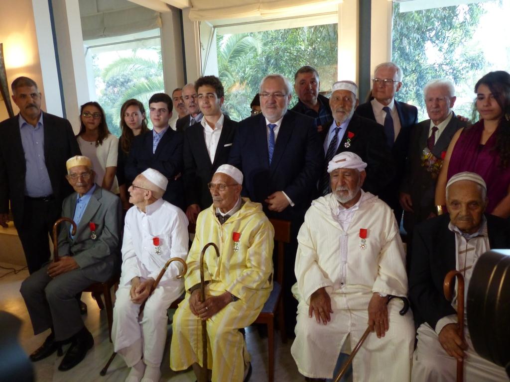 Les anciens combattants algériens décorés de la légion d'honneur par le ministre français