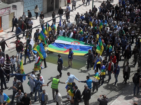 Printemps berbère : Des milliers de personnes marchent à Tizi Ouzou