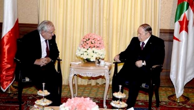 Bouteflika reçoit Jean-Pierre Raffarin