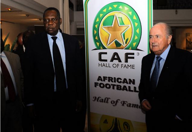 Présidence Fifa : le patron de la CAF réaffirme son soutien à Blatter