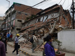 Séisme au Népal : l'Algérie dépêche 70 pompiers spécialisés dans les catastrophes naturelles