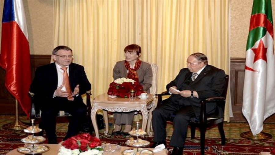 Bouteflika reçoit le ministre tchèque des Affaires étrangères