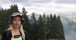 La chanteuse Finlandaise Stina revisite le répertoire musical kabyle à Alger