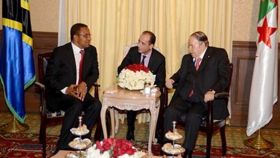 Le président Bouteflika s'entretient avec son homologue tanzanien