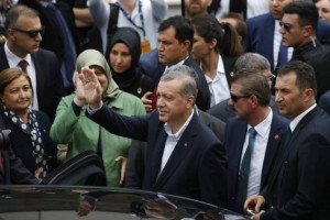Le parti d'Erdogan perd sa majorité absolue au Parlement