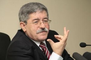 Ouyahia parle de la lettre de Gaid, du DRS, de Bensalah, de Haddad, de Daech et du gaz de schiste