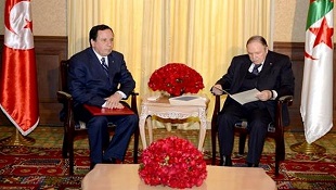 Le président Bouteflika reçoit l'envoyé spécial du président tunisien