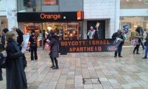 L'opérateur de téléphonie français Orange se retire d'Israël, qui réclame des excuses