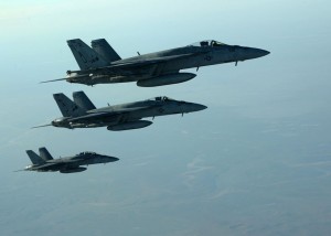 Syrie: premiers raids de la coalition contre Daech en soutien au front al-Nosra