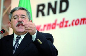 Ouyahia appelle le FLN, le MPA et TAJ à former un pôle politique avec le RND