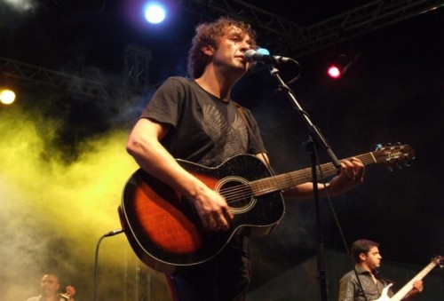 Ali Amrane, le rockeur kabyle à la clôture du 8e Feliv