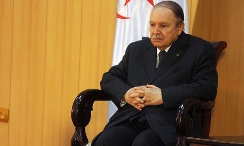 Le président Bouteflika appelle à la vigilance des citoyens et des institutions