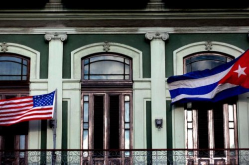 Washington et La Havane rouvrent officiellement leurs ambassades