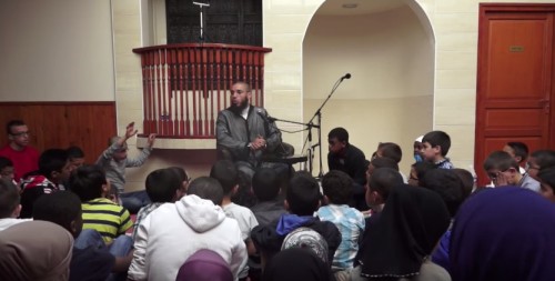 Imam salafiste : "Ceux qui écoutent la musique seront transformés en singe ou en porc" (Vidéo)