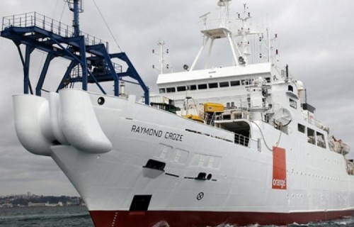 Le "Raymond Croze" pour réparer le câble sous-marin