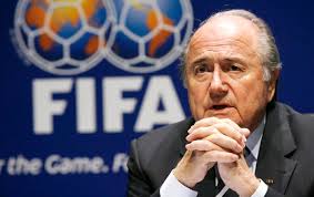 Scandale FIFA : les sponsors lâchent Blatter qui s'accroche