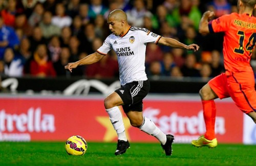 L'Algérien Feghouli (FC Valence) confirme des contacts avec le FC Barcelone