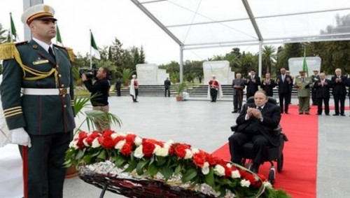 Bouteflika se recueille à la mémoire des martyrs de la guerre de libération nationale
