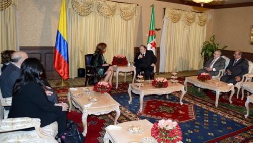 Bouteflika reçoit la ministre colombienne des Relations extérieures