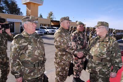 Gaïd Salah inspecte les unités au niveau de la 3e Région militaire à Béchar