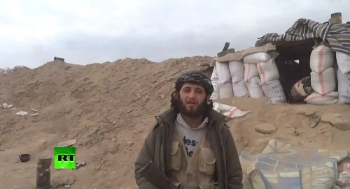 Un responsable du Front Al-Nosra tué en pleine interview (Vidéo)