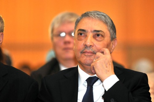 Benflis relève une absence de vision du gouvernement face à la crise économique