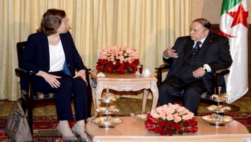 Bouteflika reçoit le nouvel ambassadeur de Hongrie en Algérie