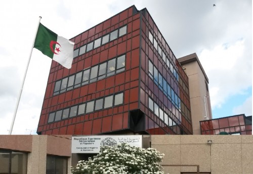 Lamamra en visite inopinée au consulat d’Algérie de Nanterre (France)
