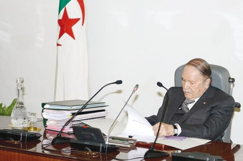 Amar Saâdani annonce la révision de la Constitution pour janvier 2016