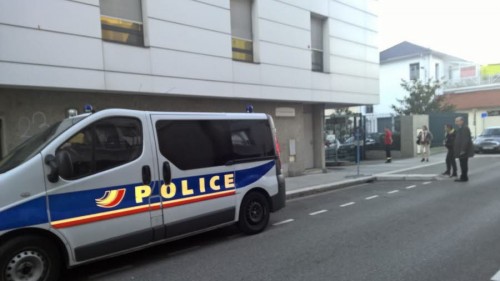 Bouteflika arrive à la clinique d'Alembert de Grenoble (France) (Actualisé)