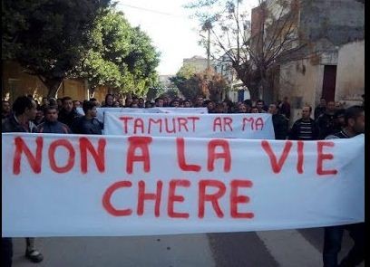 Des citoyens marchent contre la vie chère à Tigzirt (Tizi Ouzou)