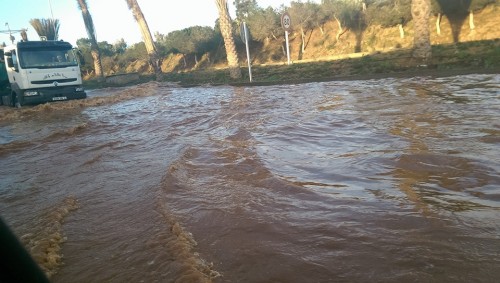 La rupture d'une conduite d'eau potable provoque des accidents sur l'autoroute de Zeralda (Alger)