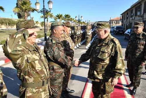Gaïd Salah : "Les menaces terroristes sont loin de porter atteinte à l’intégrité territoriale de l’Algérie"