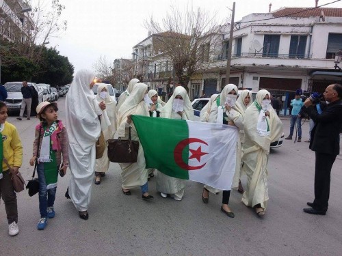 Des Bejaouies en haïk pour défiler à ... Jijel