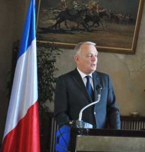 Le ministre français des Affaires étrangères mardi à Alger