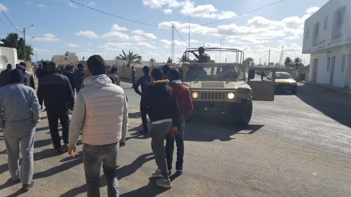 La Tunisie ferme partiellement sa frontière avec la Libye et interdit l'entrée à Ben Guerdane et Djerba