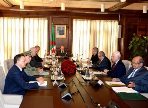 Bouteflika préside un Conseil restreint sur la situation dans la région