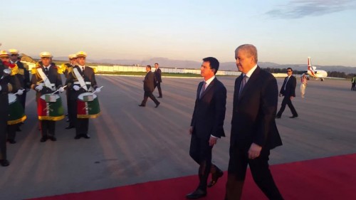 Le Premier ministre français à Alger pour deux jours