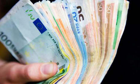 Encore un tour de vis bureaucratique: les voyageurs tenus de déclarer leurs devises dès 1.000 euros