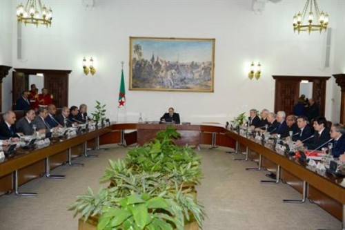 Décès du président sahraoui: le Conseil des ministres observe une minute de silence et deuil de 8 jours